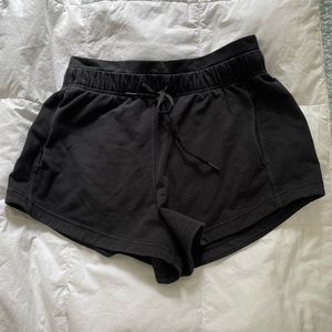 Lululemon black inner glow shorts size 6
